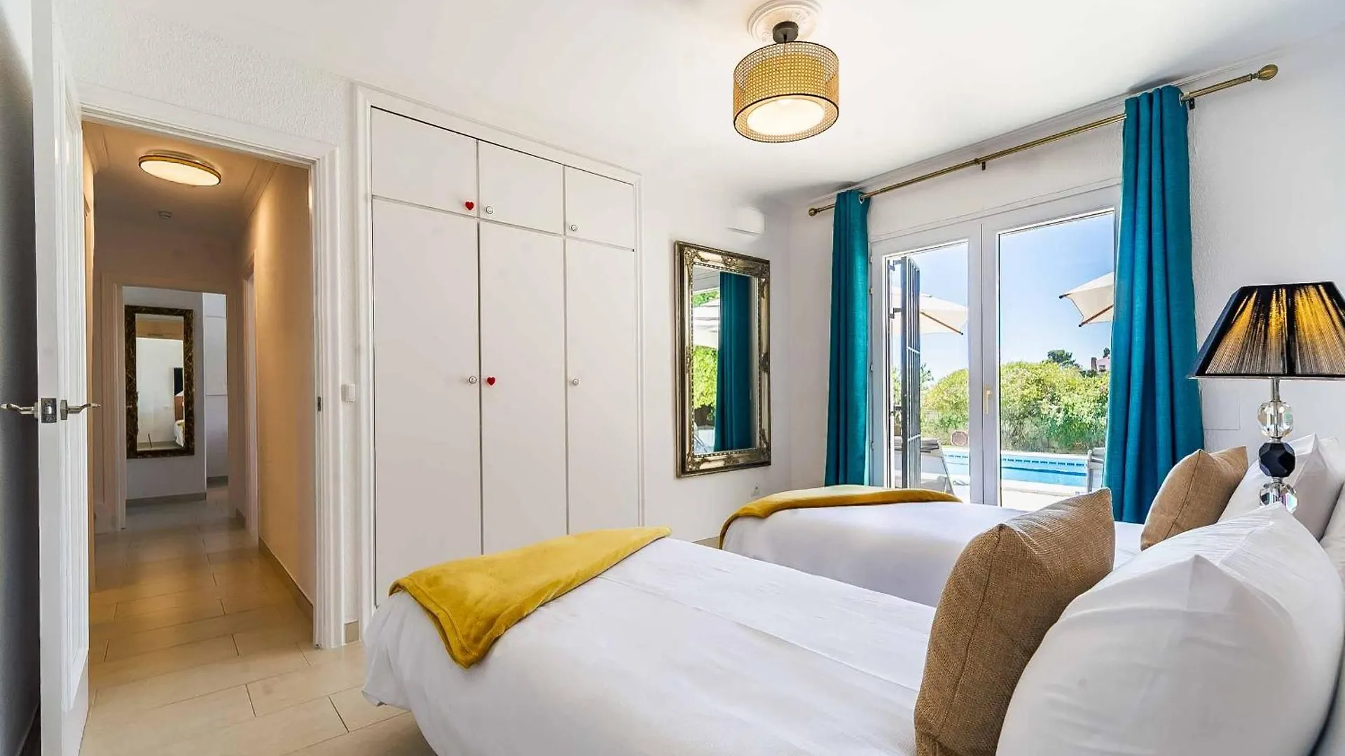 Villa 6 Views Unique Villa With Bbq, Chill Areas, Bar, Private Pool, In A Stunning Setting With Sea, Mountain, Nature, Garden And Pool Views 베날마데나코스타