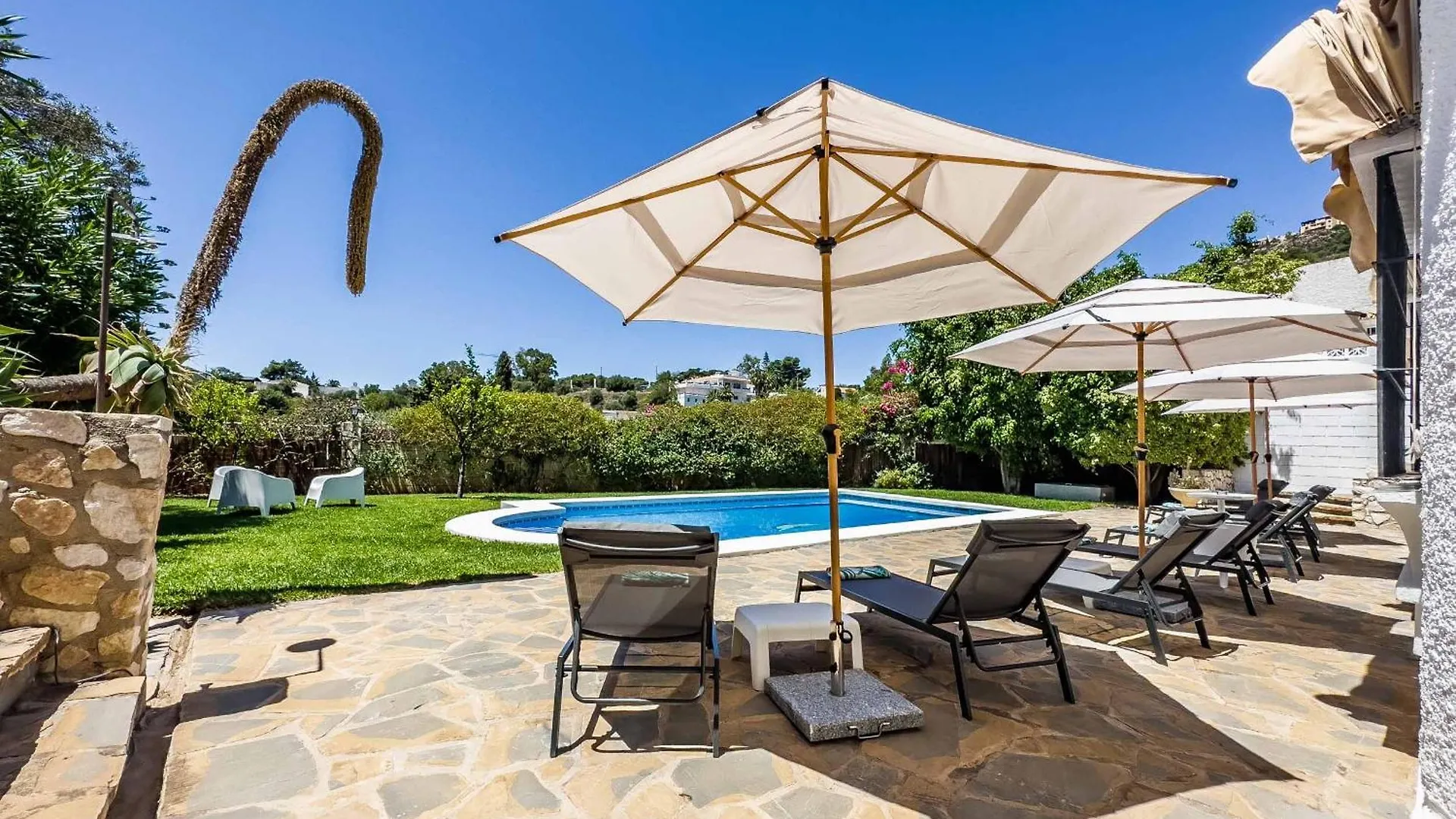 Villa 6 Views Unique Villa With Bbq, Chill Areas, Bar, Private Pool, In A Stunning Setting With Sea, Mountain, Nature, Garden And Pool Views 베날마데나코스타