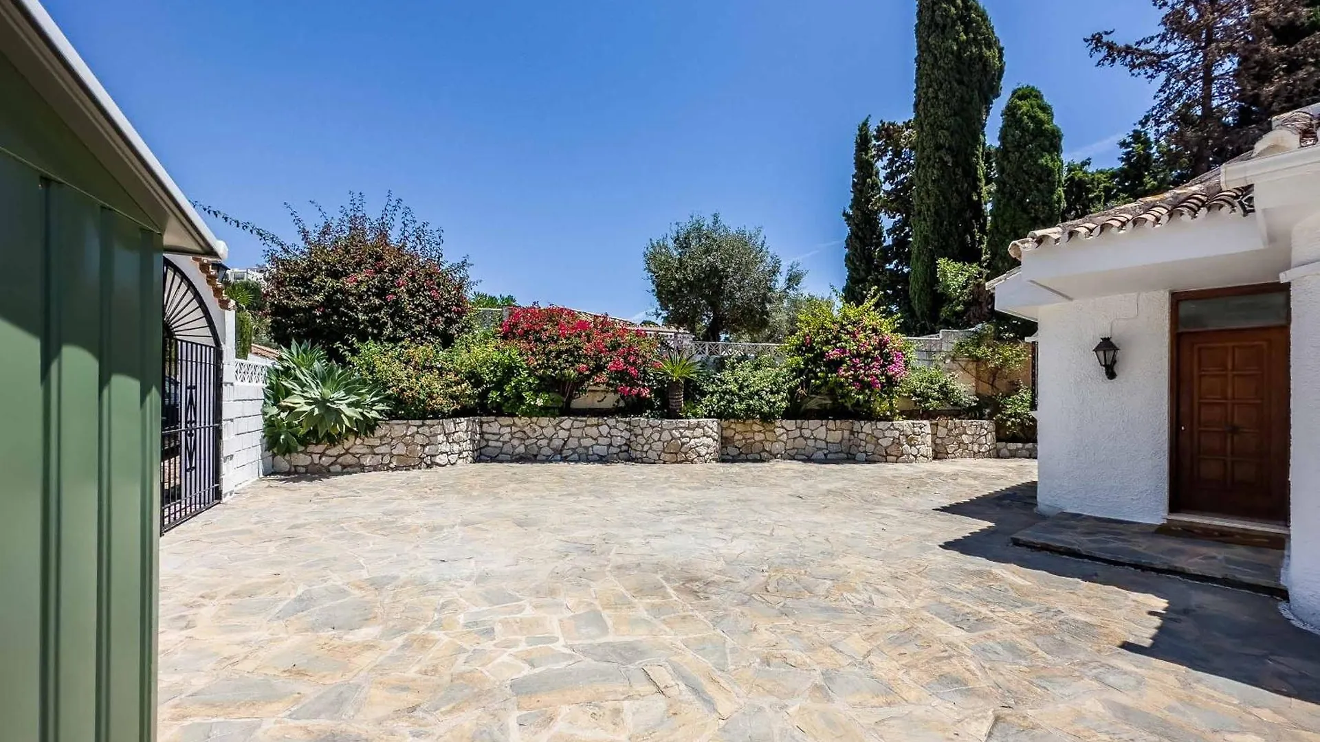 Villa 6 Views Unique Villa With Bbq, Chill Areas, Bar, Private Pool, In A Stunning Setting With Sea, Mountain, Nature, Garden And Pool Views 베날마데나코스타