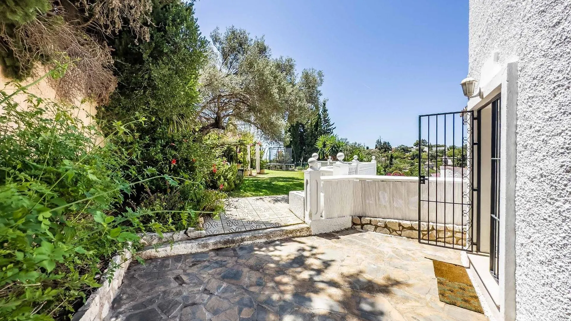 Villa 6 Views Unique Villa With Bbq, Chill Areas, Bar, Private Pool, In A Stunning Setting With Sea, Mountain, Nature, Garden And Pool Views 베날마데나코스타