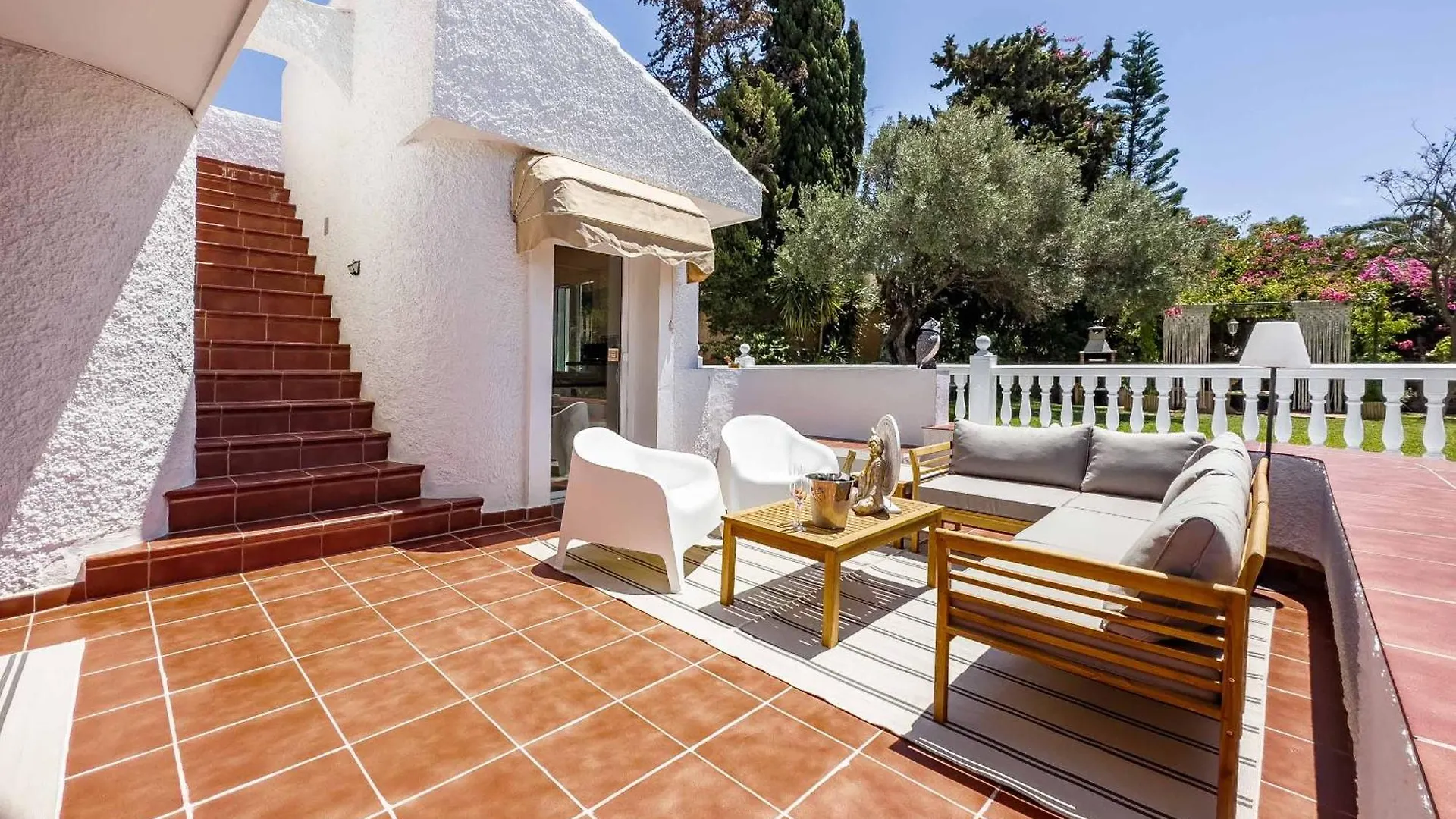 Villa 6 Views Unique Villa With Bbq, Chill Areas, Bar, Private Pool, In A Stunning Setting With Sea, Mountain, Nature, Garden And Pool Views 베날마데나코스타