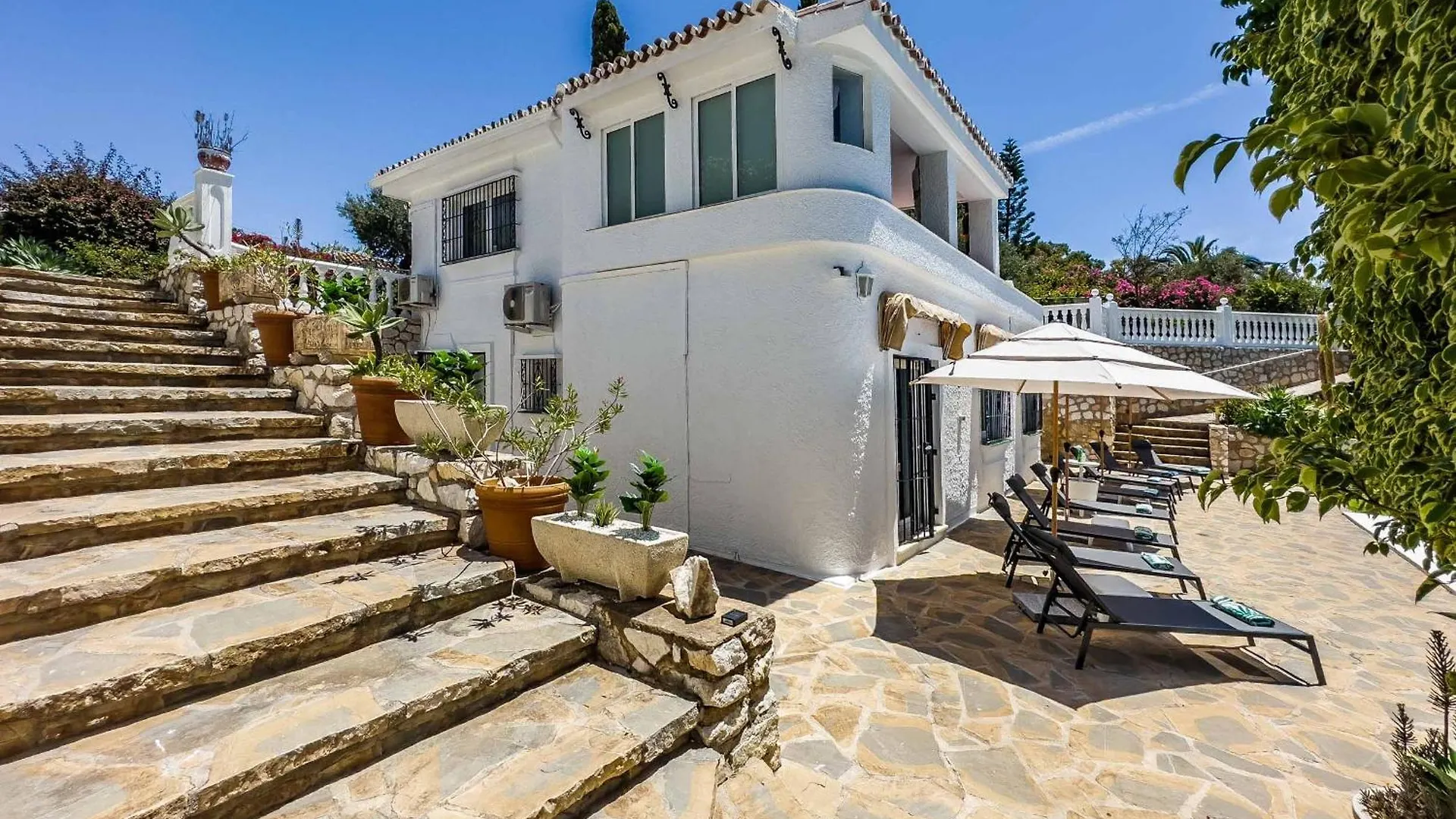 Villa 6 Views: Panoramic Paradise with Private Pool and BBQ Benalmadena